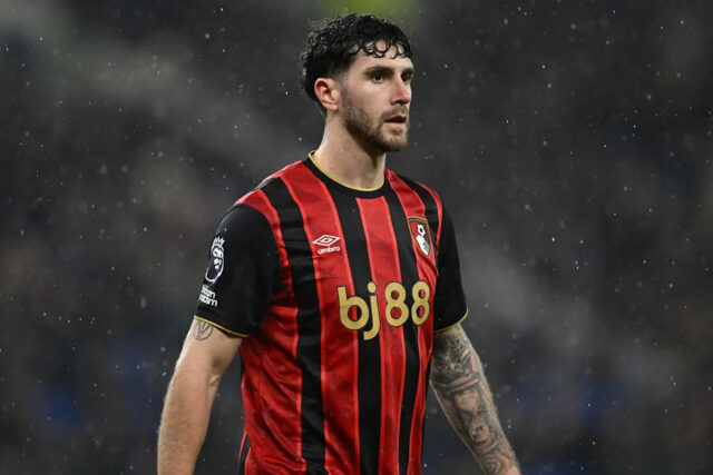 Obranca spojený s Barcelonou chce pokračovať v Premier League; v Obranca spojený s Barcelonou chce pokračovať v Premier League; v kontakte s Chelsea, Man United