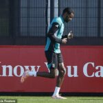 Alexander Isak ukončil individuálny tréning a opäť sa zapojí do tímových stretnutí