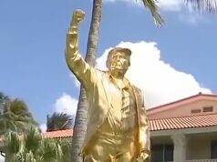 Obrovská zlatá socha Donalda Trumpa je odhalená na jeho golfovom ihrisku len niekoľko dní predtým, ako hviezdy PGA Tour prídu na turnaj v hodnote 20 miliónov dolárov Na Trump National Doral bola odhalená týčivá zlatá socha prezidenta Donalda Trumpa