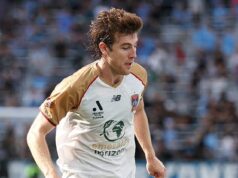 Odhalené: Prečo TISÍCE verných futbalových fanúšikov mohli byť vylúčení z veľkého finále A-League Ak Newcastle Jets vyhrá Premiers Plate, budúci mesiac bude hostiť veľké finále A-League - ale bude to pred obmedzeným publikom na štadióne McDonald Jones (na obrázku, hviezdny stredopoliar Max Burgess)