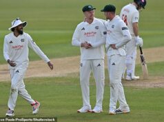 Odhalené: Trojbodový plán okresného kriketu na opravu pravidiel pre náhradníkov uprostred obáv, že by kluby mohli využiť nový systém Lyndon James (uprostred) bol použitý ako náhradník za Nottinghamshire minulý týždeň proti Glamorganu