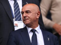 Odhalené obrovské výdavky Tottenhamu na prestupy a obrovský balík výplat Daniela Levyho Daniel Levy, predseda Tottenham Hotspur počas zápasu Premier League medzi Manchester City a Tottenham Hotspur na Etihad Stadium 23. augusta 2025 v Manchestri v Anglicku