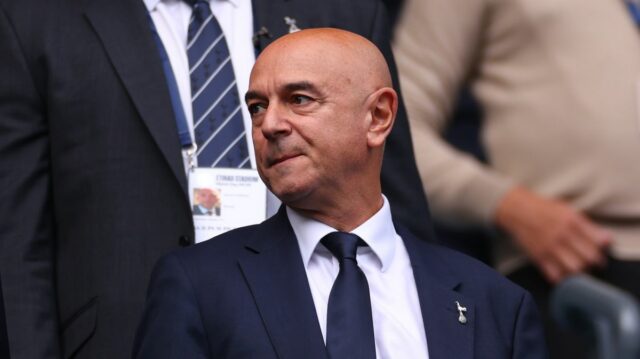 Odhalené obrovské výdavky Tottenhamu na prestupy a obrovský balík výplat Daniel Levy, predseda Tottenham Hotspur počas zápasu Premier League medzi Manchester City a Tottenham Hotspur na Etihad Stadium 23. augusta 2025 v Manchestri v Anglicku