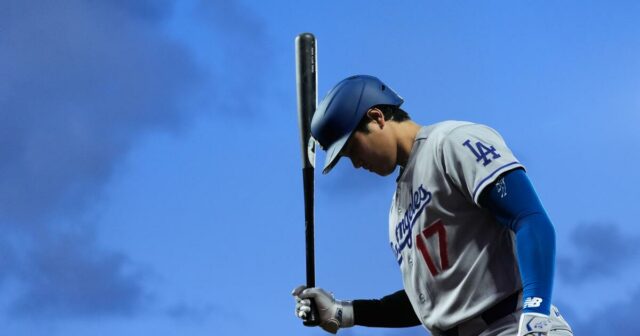 Offense berie noc voľna, keď Dodgers padnú Giants
