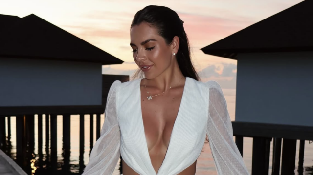 Gemma Owen pózuje na fotke