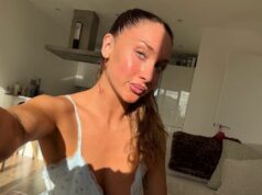 Ohromujúca dcéra ikony Man Utd dráždi fanúšikov skromným oblečením, keď predvádza postavu Alicia Scholesová