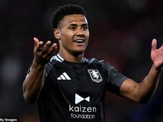 Ollie Watkins odhaľuje, čo mu bývalá anglická hviezda povedala, keď sa naňho obrátil so žiadosťou o pomoc – priznal, že „nie som tam, kde chcem byť“, keď bojuje o udržanie sna o majstrovstvách sveta. Ollie Watkins (na obrázku) sa obrátil na Michaela Owena so žiadosťou o pomoc, aby jeho sen o majstrovstvách sveta zostal živý
