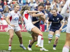 On The Road sa pripája k rekordnému davu v Murrayfielde… ale Škóti môžu len žasnúť nad šokom a hrôzou majstrov sveta Anglicka Škótsku Rhonu Lloydovú rieši anglický center Ellie Kildunne