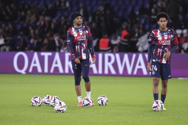 PSG uprednostňuje predĺženie zmlúv s Bradley Barcolou a Sennym Mayulu
