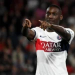 PSG žiada 30 miliónov eur za Randala Kolo Muaniho, zatiaľ čo sa snaží zbaviť Gonçala Ramosa