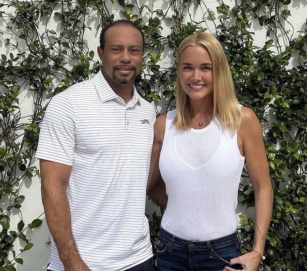 Paige Spiranac posiela Tigerovi Woodsovi úprimnú správu, keď golfový velikán Tiger Woods, na snímke s priateľkou Vanessou Trumpovou, si berie čas od golfu po jeho zatknutí za pod vplyvom alkoholu minulý piatok.