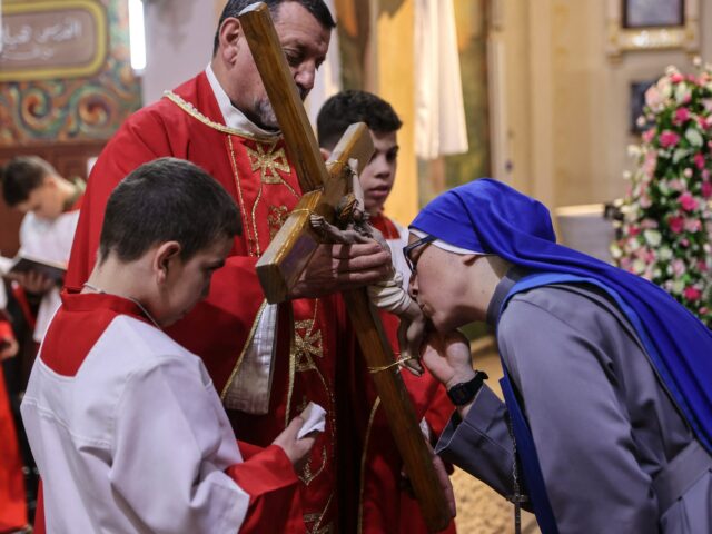 Palestínski kresťania v Gaze oslavujú Veľký piatok | Správy Palestínski kresťania v Gaze oslavujú Veľký piatok | Správy