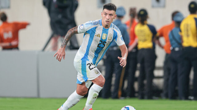 Patrick Dorgu a Lisandro Martinez zaradení ako Manchester United potvrdzujú zostavu tréningového kempu v Dubline
