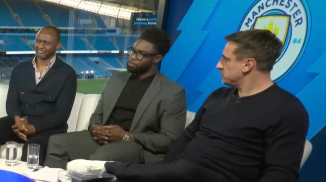 Patrick Vieira vracia úder po podaní Garyho Nevilla proti Pepovi Guardiolovi a Man City