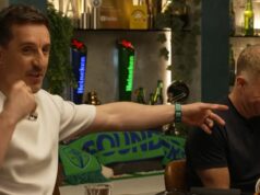 Paul Scholes ohromuje Garyho Nevilla s predpoveďou Man City vs Arsenal na súboj o titul Gary Neville ukazuje na Paula Scholesa