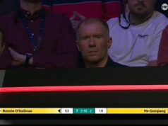 Paul Scholes sleduje, ako Ronnie O’Sullivan (50) odfúkne čínske zázračné dieťa – potom prirovnáva Crucible k jasliám 50-ročný The Rocket sfúkol čínskeho zázračného chlapca He Guoqiang 10:2 pred legendou Manchestru United Paulom Scholesom.