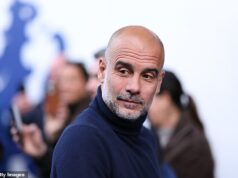 Pep Guardiola odhaľuje, čo povedal hviezdam Man City po pošmyknutí Arsenalu, keď poslal odkaz rivalom o titul po víťazstve nad Chelsea Pep Guardiola je presvedčený, že Manchester City ukazuje správne myslenie jablkovému Arsenalu