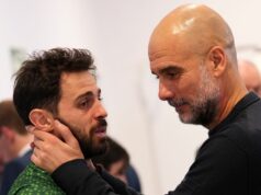 Pep Guardiola rieši odchod Bernarda Silvu s neistou budúcnosťou hviezdy Man City Pep Guardiola, manažér Manchestru City, utešuje Bernarda Silvu