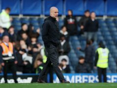 Pep Guardiola vyzýva fanúšikov Man City, aby „rešpektovali“ Arsenal, keďže oslava fľaše sa stala virálnou Fanúšikovia Man City oslavujú dominanciu svojho tímu nad Chelsea (Getty Images) 'Poznaň'