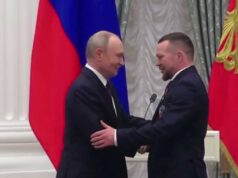Petr Yan preberá medailu od ruského prezidenta Vladimira Putina | Video Download app from appStore