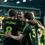 Po meškaní počasia Crew porazila Galaxy o prvé domáce víťazstvo v sezóne