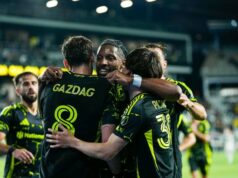 Po meškaní počasia Crew porazila Galaxy o prvé domáce víťazstvo v sezóne Po meškaní počasia Crew porazila Galaxy o prvé domáce víťazstvo v sezóne