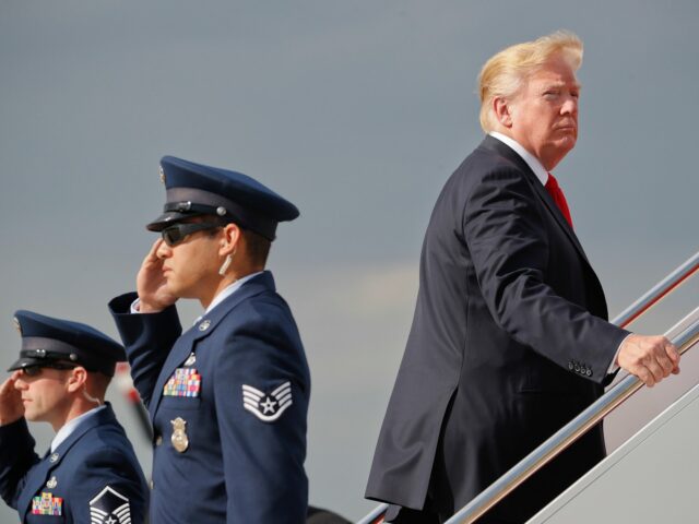 Po rokoch vyhýbania sa Trumpovi na prvej tlačovej večeri v Bielom dome | Správy Donalda Trumpa
