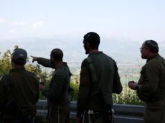 Pobúrenie po fotke ukazuje, ako izraelský vojak rozbíja sochu Ježiša v Libanone | Izrael útočí na Libanon News Pobúrenie po fotke ukazuje, ako izraelský vojak rozbíja sochu Ježiša v Libanone | Izrael útočí na Libanon News