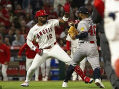 Počas zápasu Angels-Braves prepukne intenzívny pohľad na lavičku a nadhadzovač a nadhadzovač sú vyhodení Hviezda Angels Jorge Soler nabil kopu a hádzal päsťou na Reynalda Lopeza z Atlanty