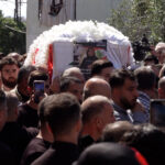 Pohreb novinára zabitého pri cielenom izraelskom útoku | Izrael útočí na Libanon