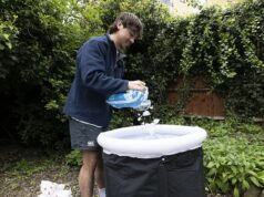 Ponorili by ste sa do Aldiho ľadového kúpeľa za 24,99 libier? HARRY BAMFORTH pri hľadaní lacného lieku na bolesti a bolesti vyskúša nafukovaciu vaňu, ktorá spôsobila senzáciu v strednej uličke. Reportér Daily Mail Sport Harry Bamforth otestoval ALDIho virálnu 24,99 £ po zabehnutí maratónu