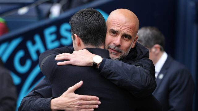 Pep Guardiola a Mikel Arteta