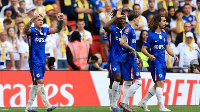 Hráči Chelsea oslavujú proti Leedsu United