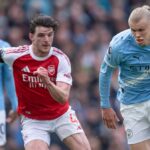 Erling Haaland z Manchestru City a Declan Rice z Arsenalu v akcii