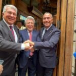 Právne oddelenie Barcelony študuje rozhodnutie UEFA, ako prezident Atlética Madrid nazýva sťažnosť na trávniku „nezmysel“