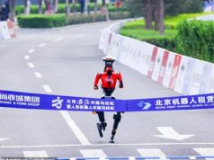 Prečo môže byť tím robotov, ktorí porazili víťazov Svetového pohára, bližšie, ako si myslíte: RIATH AL-SAMARRAI Humanoidný robot Lightning rozbil ľudskú konkurenciu na pekinskom polmaratóne a 13-míľovú (21 km) trať dokončil za neuveriteľných 50 minút a 26 sekúnd.