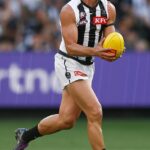 Footy fanúšikovia kritizovali rozhodnutie AFL umožniť hviezde Pies Scottovi Pendleburymu nosiť na drese oslňujúce zlato číslo 10 v jeho rekordnom zápase budúci mesiac.