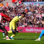 Brian Brobbey strčil do Cristiana Romera