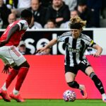 Anthony Gordon bol spájaný s letným prestupom do Arsenalu