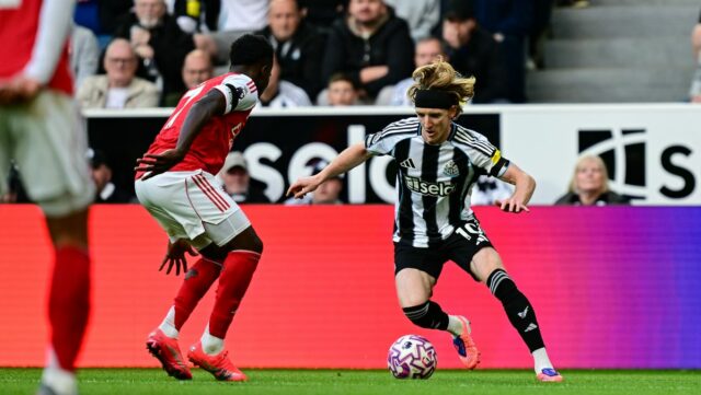 Anthony Gordon bol spájaný s letným prestupom do Arsenalu