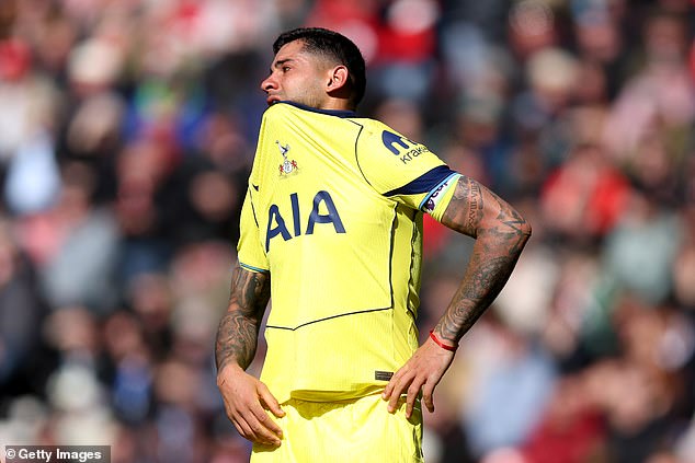 Príliš ľahkomyseľný, príliš nepokojný a príliš rebelantský... ale takto sa Sezóna Cristiana Romera na horskej dráhe sa skončila po neúspechu zranení v Sunderlande