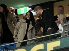 Princ Harry a Meghan ukradli pozornosť pri strete Waratahs – a staré puto z majstrovstiev sveta sa obnovilo Vojvoda a vojvodkyňa zo Sussexu prichádzajú ako špeciálni hostia na štadión Allianz na zápas NSW Waratahs