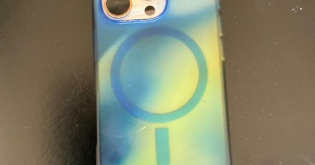 Prípravný rozhovor: Zákaz používania mobilných telefónov v škole núti študentov Prípravný rozhovor: Zákaz používania mobilných telefónov v škole núti študentov znova hovoriť