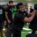 Defenzíva Miami Rueben Bain Jr. (na obrázku) bol účastníkom smrteľnej autonehody v roku 2024