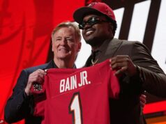Prospekt NFL Rueben Bain Jr. vybraný do draftu dva roky po fatálnej nehode pri „neopatrnej jazde“, ktorá spochybnila kariéru Rueben Bain Jr. si vybrali Buccaneers celkovo 15. výberom v drafte NFL.
