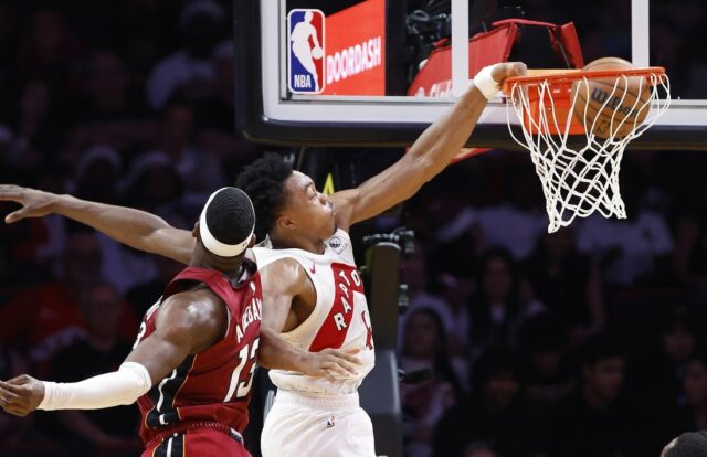 Raptors hostí Heat pre pár, pričom obaja súťažia o optimálne NBA: Toronto Raptors v Miami Heat