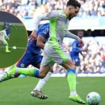 Rayan Cherki ohromuje fanúšikov poburujúcou asistenciou pri víťazstve Man City proti Chelsea