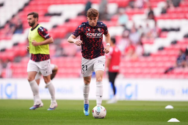 Riaditeľ Barcelony sa stretáva s agentom krídelníka La Ligy; obchod komplikovaný kvôli angažovanosti Realu Madrid
