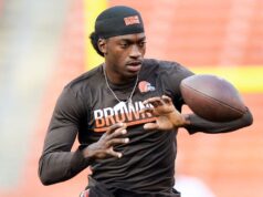 Robert Griffin III sleduje olympijské hry 2028 s futbalovým tímom USA Robert Griffin III sleduje olympijské hry 2028 s futbalovým tímom USA