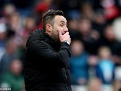 Roberto De Zerbi odhaľuje, že hviezdy Tottenhamu sa STRACHUJÚ zostupu po prehre v Sunderlande a ponecháva ich v spodnej trojke. Roberto De Zerbi je presvedčený, že strach zo zostupu poškodzuje výkony jeho hráčov